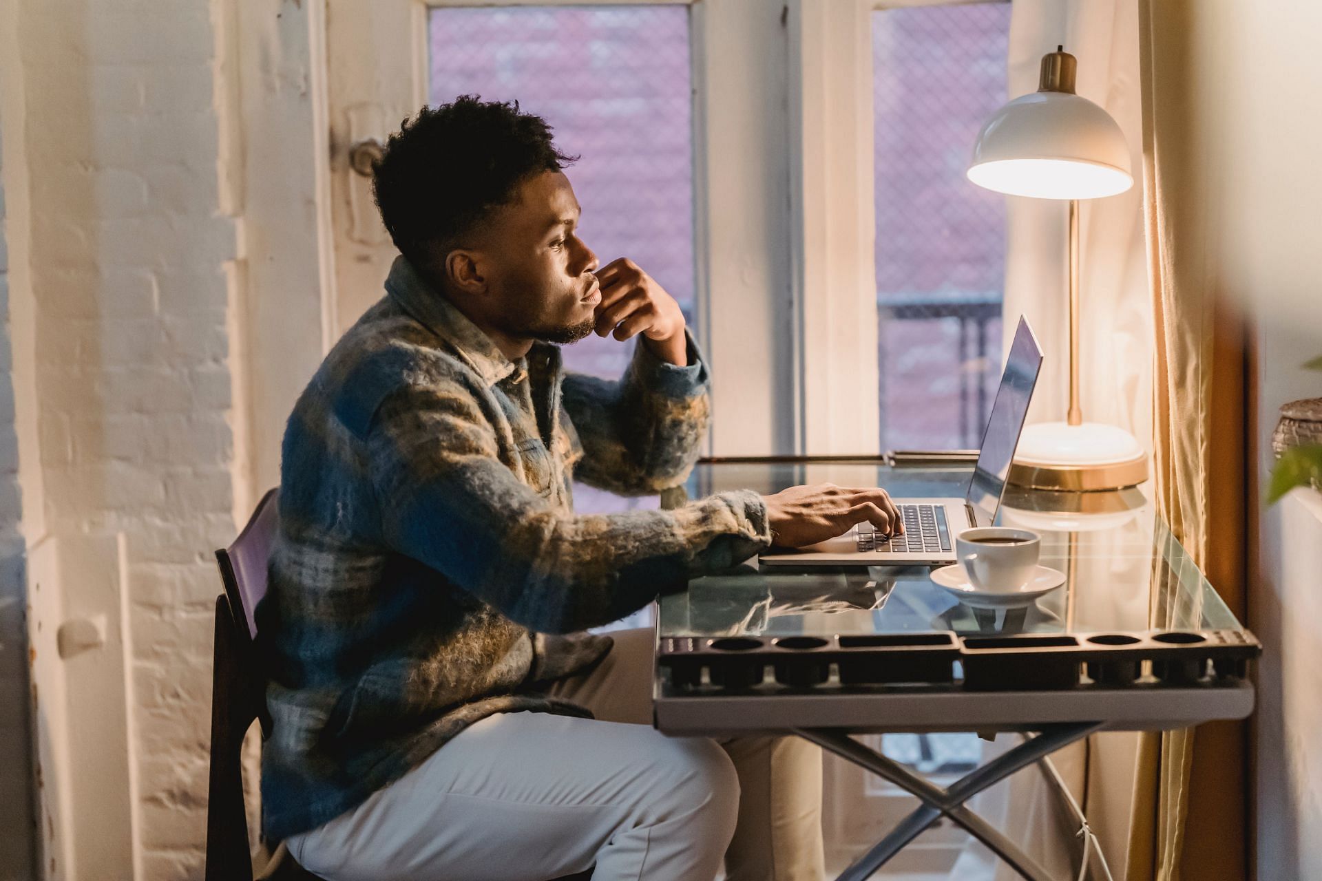 Self doubt can creep in anytime and undermine your sense of worth. (Image via Pexels/ Andres Ayrton)